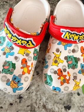CROCS Kids' White Clog with Red Strap Pokémon Print
